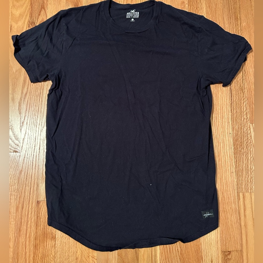 Hollister Stacked Curve Hem T-Shirt men’s size L